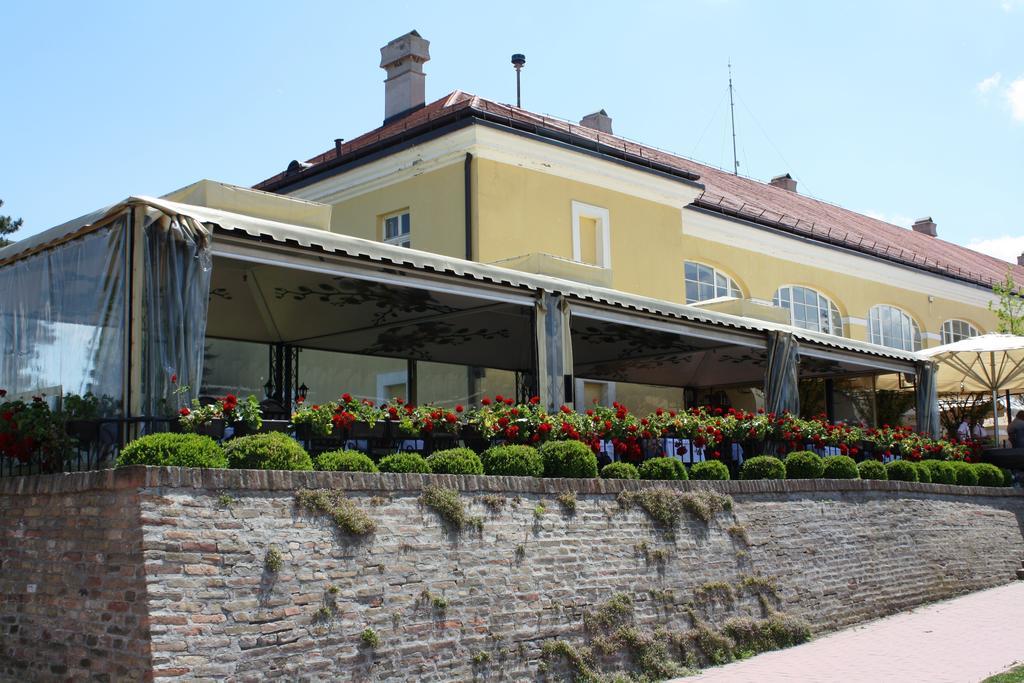 Garni Hotel Leopold I Novi Sad Exterior foto